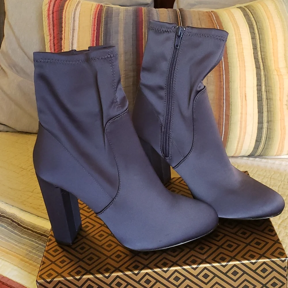 Call it Spring booties - Picture 2 of 4